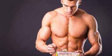 Comer más proteína para ganar músculo y otros falsos mitos que desconoces