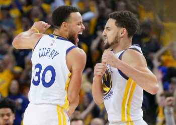 Curry y Thompson afinan la puntería a costa de los Pistons