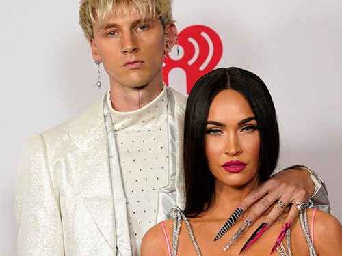El anillo de compromiso de Megan Fox tiene espinas y le duele al quitárselo