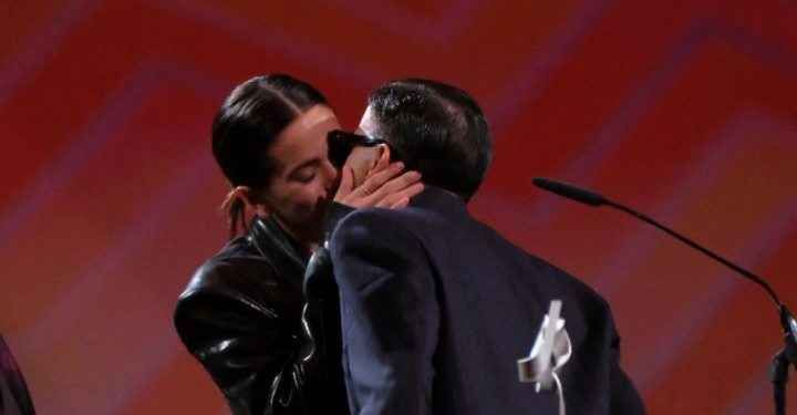 Rosalía y Rauw compran enorme mansión en Barcelona