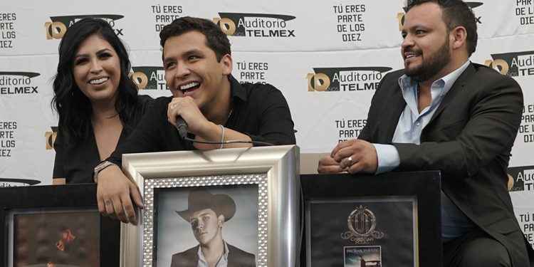 Christian Nodal de nuevo en la polémica: sus padres enfrentan demanda por fraude