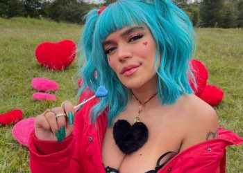 Karol G celebra su cumpleaños anunciando colaboración con la marca Crocs