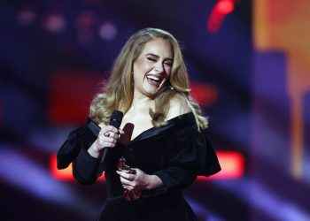 Adele arrasó en los Brit Awards y volvió triunfante a los escenarios tras cancelaciones por Ómicron