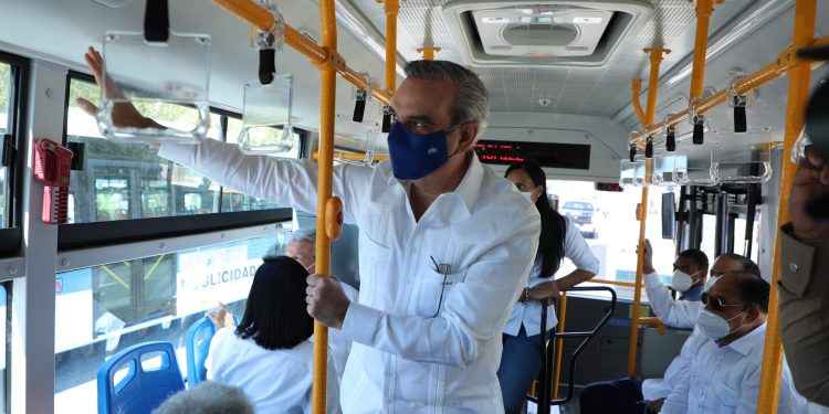 Presidente Abinader inaugura nuevo corredor de la avenida Winston Churchill