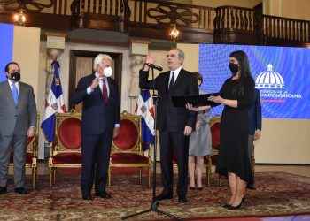 Presidente Abinader otorga nacionalidad dominicana al expresidente del gobierno español Felipe González