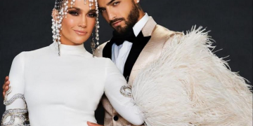 Jennifer López y Maluma protagonizan Cásate conmigo