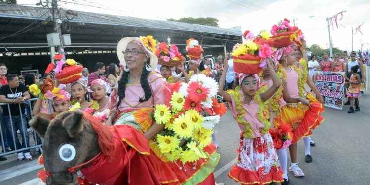 Carnaval de Santiago logra movimiento económico durante su realización