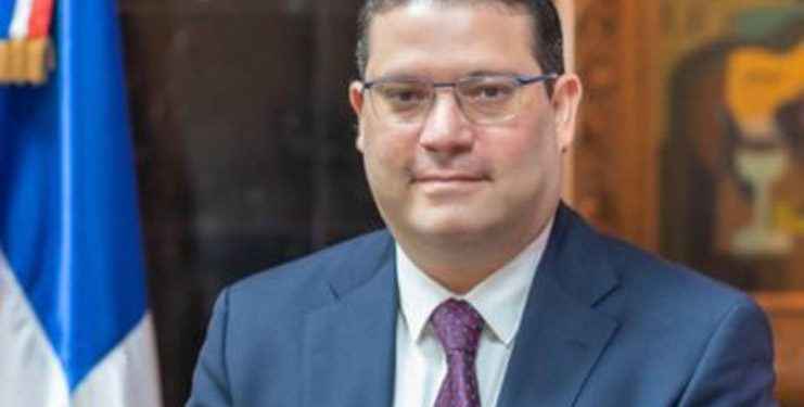 Sanz Lovatón sobre muro con Haití: «Desde adentro del Gobierno se ve la película completa…»