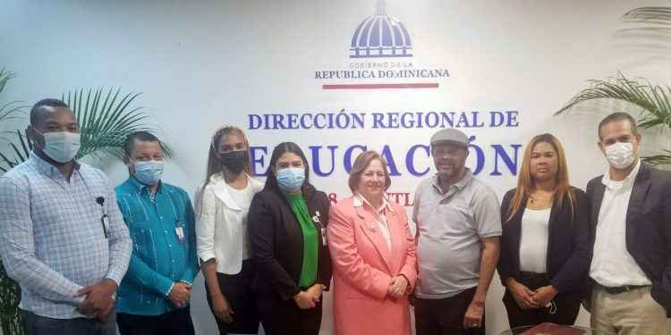 Educación y SENASA proveerán seguro de salud a escolares