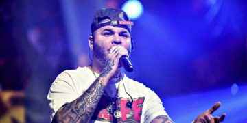 Farruko detiene su concierto para pedir perdón y anunciar conversión religiosa
