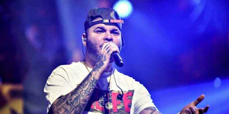Farruko detiene su concierto para pedir perdón y anunciar conversión religiosa