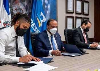 Banreservas renueva contrato con Fernando Tatis jr