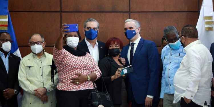 El Gobierno aumenta más del doble el salario a trabajadores del sector azucarero