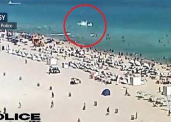 Un helicóptero se estrelló en el mar frente a una playa de Miami Beach