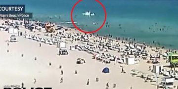 Un helicóptero se estrelló en el mar frente a una playa de Miami Beach