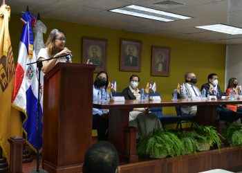 Colaboradores de la Junta Electoral de Santiago reciben taller sobre políticas de inclusión