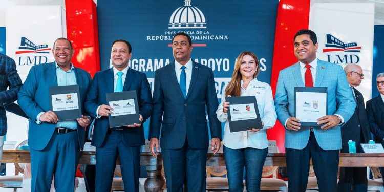 Liga Municipal inicia transferencia de 4,000 millones de pesos a gobiernos locales para aceras y contenes