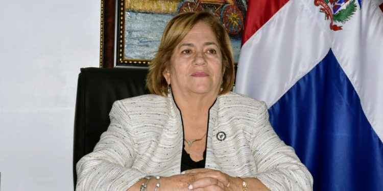 Minerd felicita a estudiantes y motiva al reinicio docencia diaria