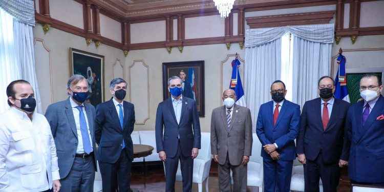 Presidente Tribunal Constitucional de España visita Palacio Nacional