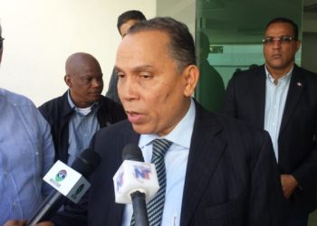 Radhamés Jiménez dice que es una locura que país se esté cayendo a pedazos y gobierno hable de reforma a la Constitución