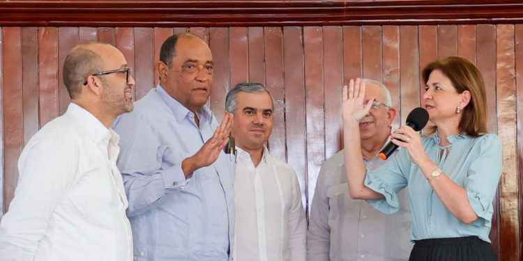 Raquel Peña juramenta a Luis Bonilla presidente del “Plan de Desarrollo de la provincia San Juan de la Maguana”