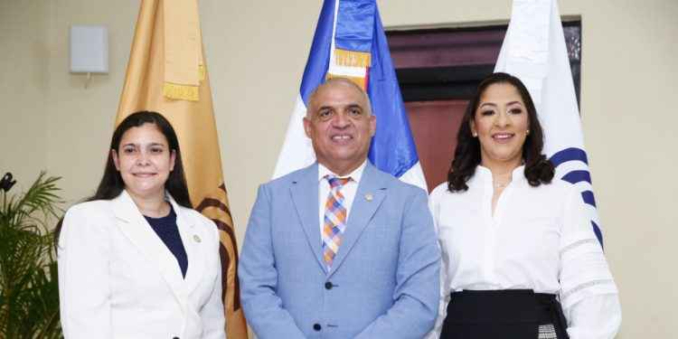 Directora Nacional de Registro Civil dicta conferencia sobre rol de la JCE