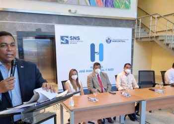 LMD dona camión compactador y carro fúnebre a hospitales de  la Red Pública de Servicios de Salud en Santiago