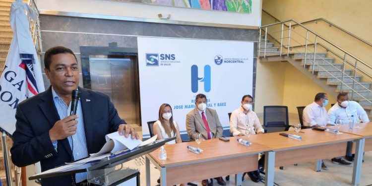 LMD dona camión compactador y carro fúnebre a hospitales de  la Red Pública de Servicios de Salud en Santiago