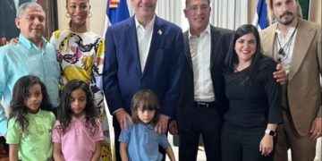 Zoe Saldaña visita República Dominicana. El Presidente Abinader la recibe
