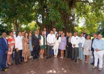 ADOMPRETUR Santiago expuso necesidades al ministro de Turismo