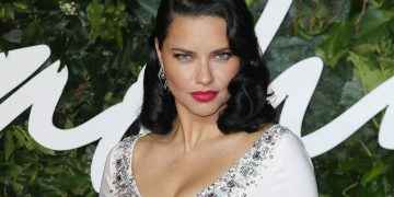 Adriana Lima anuncia que está embarazada por tercera vez