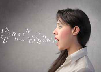 Alteraciones en la forma de hablar, signo precoz de Alzheimer