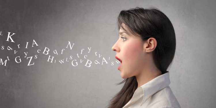 Alteraciones en la forma de hablar, signo precoz de Alzheimer