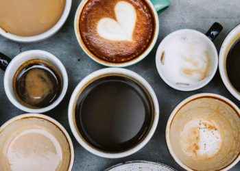¿Es bueno tomar café justo después de comer?