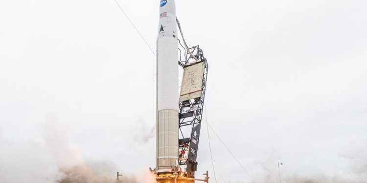 Cohete de Astra Space se incendia minutos después de su lanzamiento y falla en poner en órbita 4 satélites para la NASA