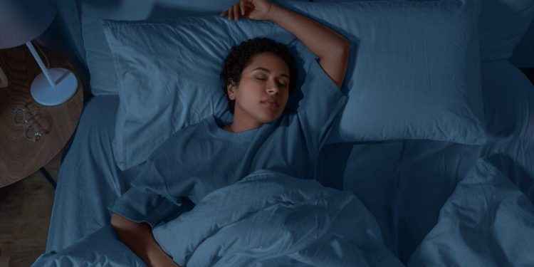 ¿Por qué nos dan pequeños espasmos al dormir?