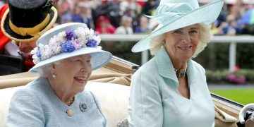 La reina Isabel II respaldó que Camila, la esposa del príncipe Carlos, se convierta en Reina Consorte