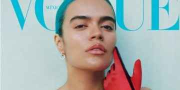 «Poco maquillaje, simple y natural» se muestra Karol G para revista Vogue