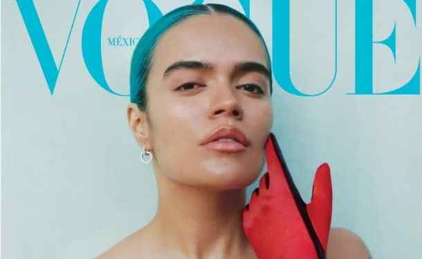 «Poco maquillaje, simple y natural» se muestra Karol G para revista Vogue