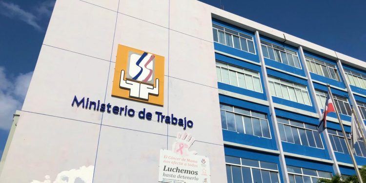 Gobierno dispone aumento 26.1% salario mínimo a favor de los trabajadores de las ONGs 