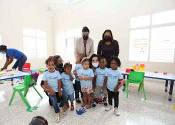La primera Dama y la directora del Inaipi inauguran servicios en dos Caipi en Santo Domingo Este