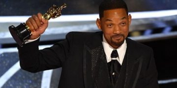 Will Smith pide disculpas a los Óscar y a Chris Rock