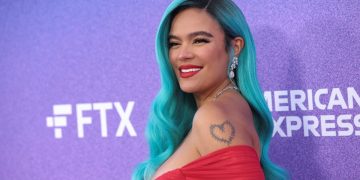 Karol G recibe el premio «Rule Breaker» en la gala de mujeres de Billboard