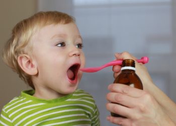 ¿Cómo se investigan los medicamentos para niños?