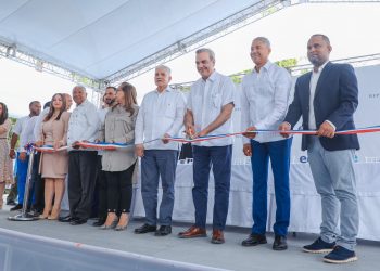 Tras 30 años de espera presidente Abinader inaugura carretera Sabana Iglesia-Jánico