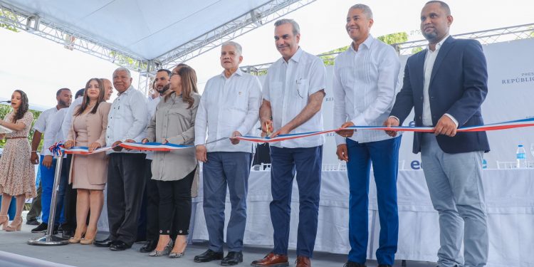 Tras 30 años de espera presidente Abinader inaugura carretera Sabana Iglesia-Jánico