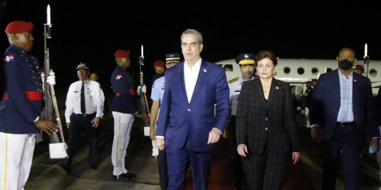 Abinader regresa de Costa Rica tras participar en la IV Cumbre de la Alianza para el Desarrollo en Democracia
