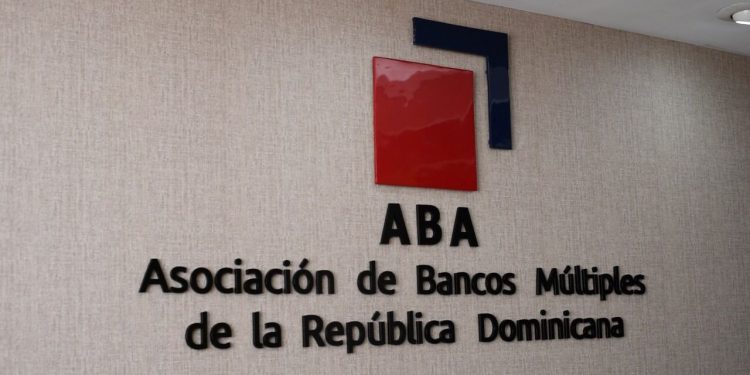 Bancos múltiples ampliarán horario de servicios en plazas y supermercados hasta las 7:00 p.m.