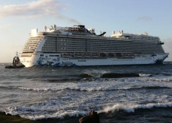 Crucero Norwegian Escape fue desencallado pasada la medianoche