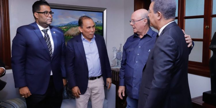 Leonel al visitar a Hipólito: «hemos venido a testimoniarle nuestro respeto y nuestras condolencias»
